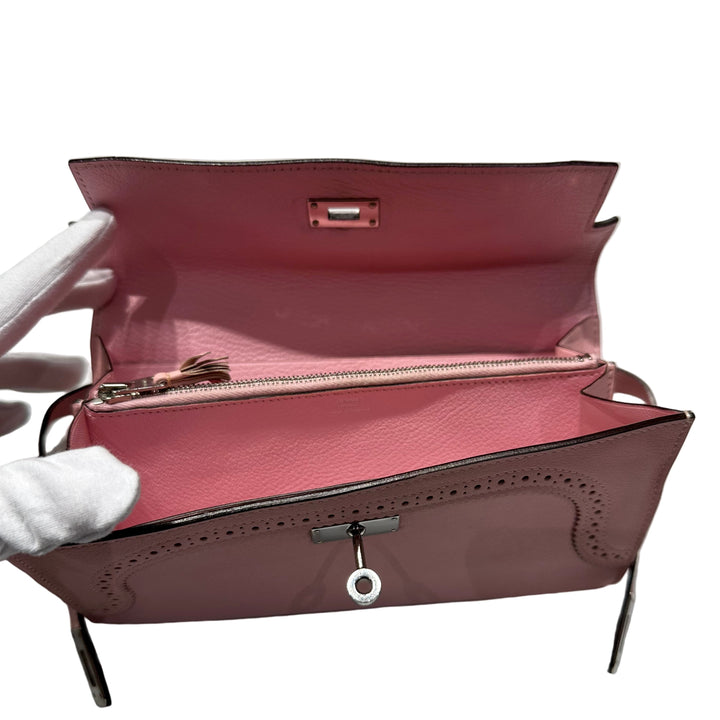 Hermes Pochette Kelly Classique Ghillies Swift Leder Rose Sakura Hardware Palladium