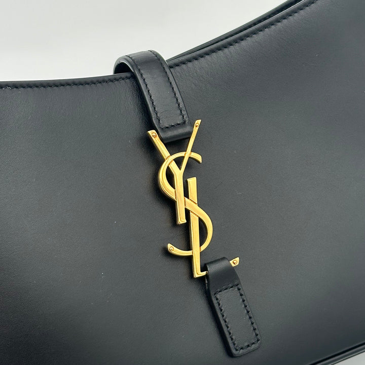 Saint Laurent Tasche Hobo Go Le 5 a 7 Leder Schwarz Hardware Gold