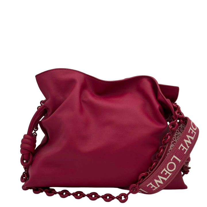Loewe Tasche Crossbody Flamenco Crutch M Leder Ruby Red mit extra Schulterriemen Canvas Logo und Kettenriemen lackiert