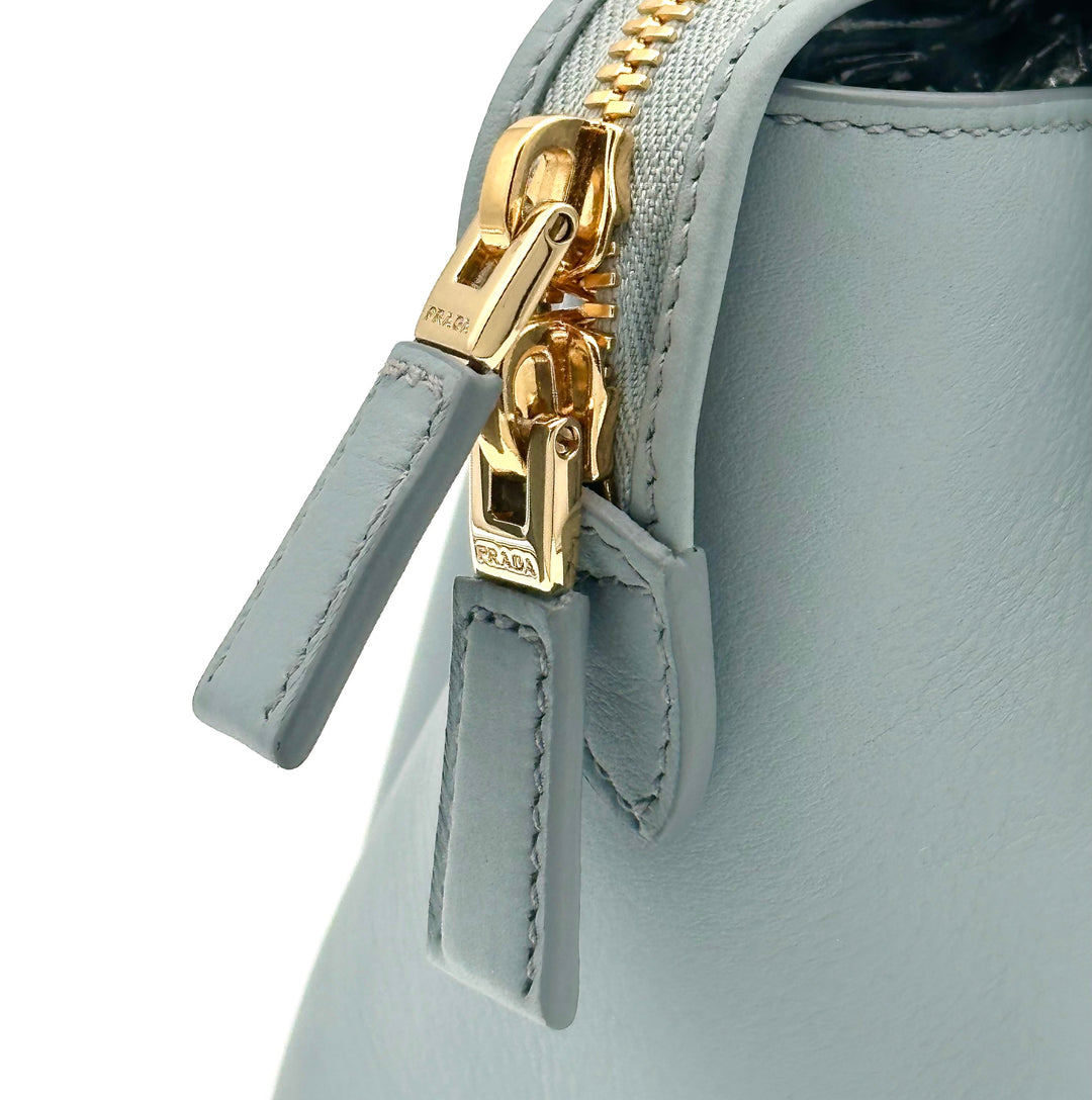 Prada Tasche Darling Medium Hellblau Leder 2 Henkel Hardware Gold