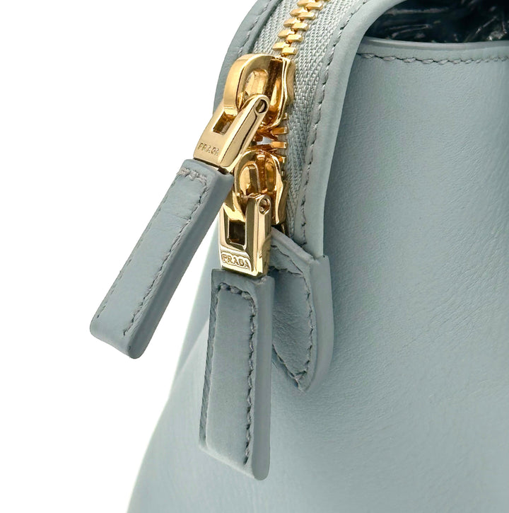 Prada Tasche Darling Medium Hellblau Leder 2 Henkel Hardware Gold