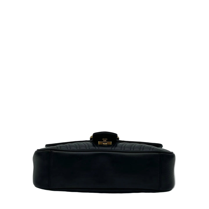 Gucci Tasche Marmont Medium Leder Schwarz mit GG Logoschließe Gold Kettenschultergurt
