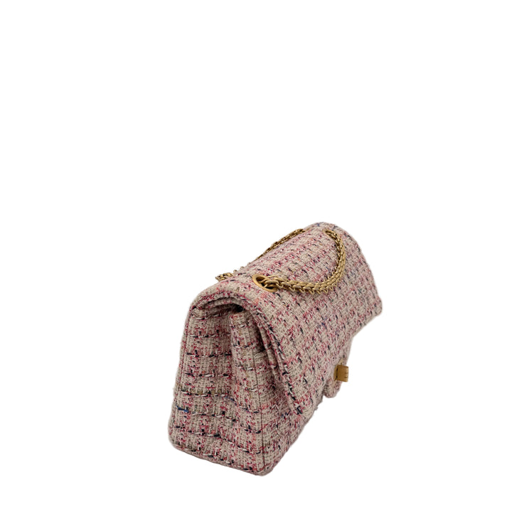 Chanel Tasche 2.55 Medium Tweed
Stone Beige Blau Pink Hardware Gold
ID = 2020