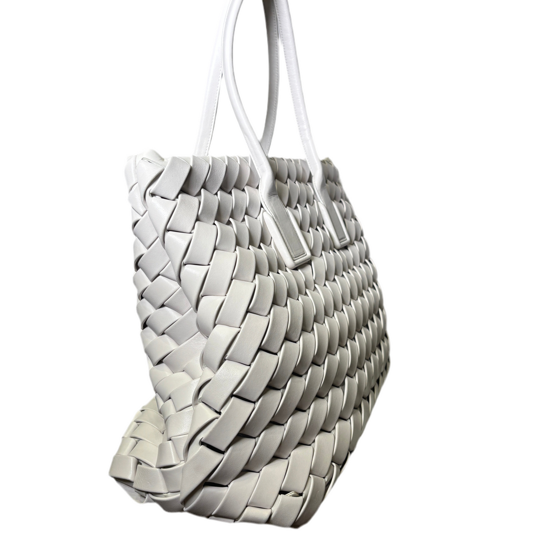 Bottega Veneta Shopper Weiß Intrecciato Leder Hardware Gold