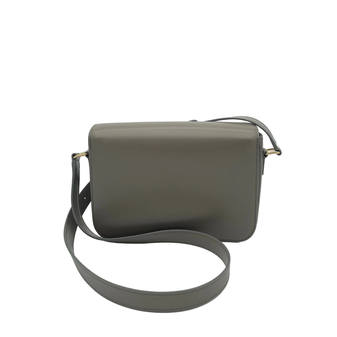Celine Tasche Classic Triumph Nappa Leder Pebble Logo Gold mit Schultergurt