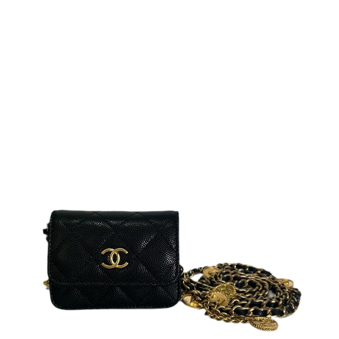 Chanel Tasche Mini Caviar Leder Schwarz mit CC Logo Gold und Kettenriemen mit Münzen