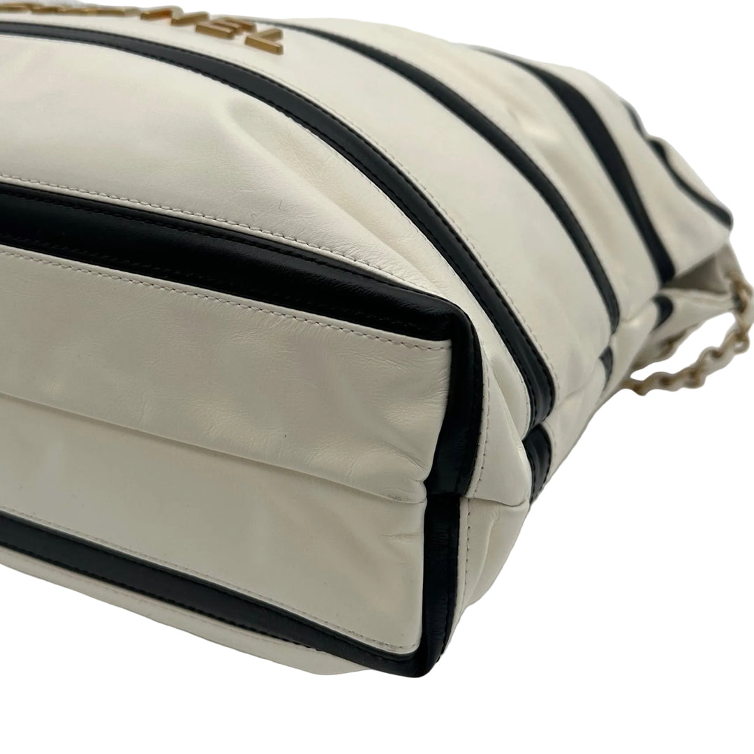 Chanel Tasche 22 Nappa Leder schwarz weiß Medium Hardware Gold