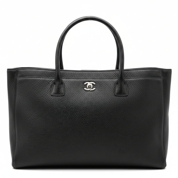 Chanel Shopper Leder Schwarz
Logo Schließe Silber
ID = 2014