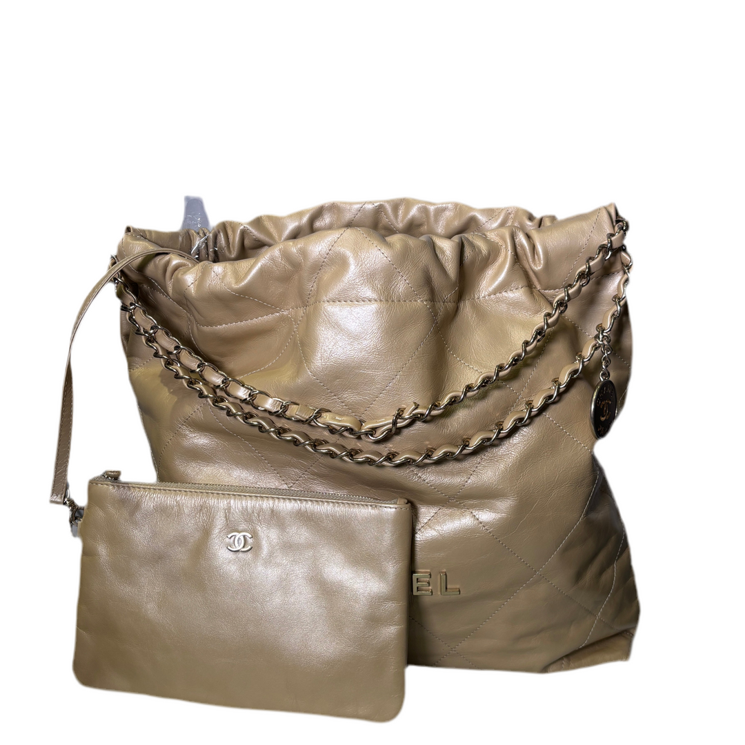 Chanel Tasche 22 Leder Beige Metallic Hardware Eisgold mit Pochette