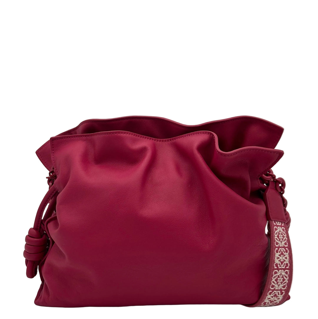 Loewe Tasche Crossbody Flamenco Crutch M Leder Ruby Red mit extra Schulterriemen Canvas Logo und Kettenriemen lackiert