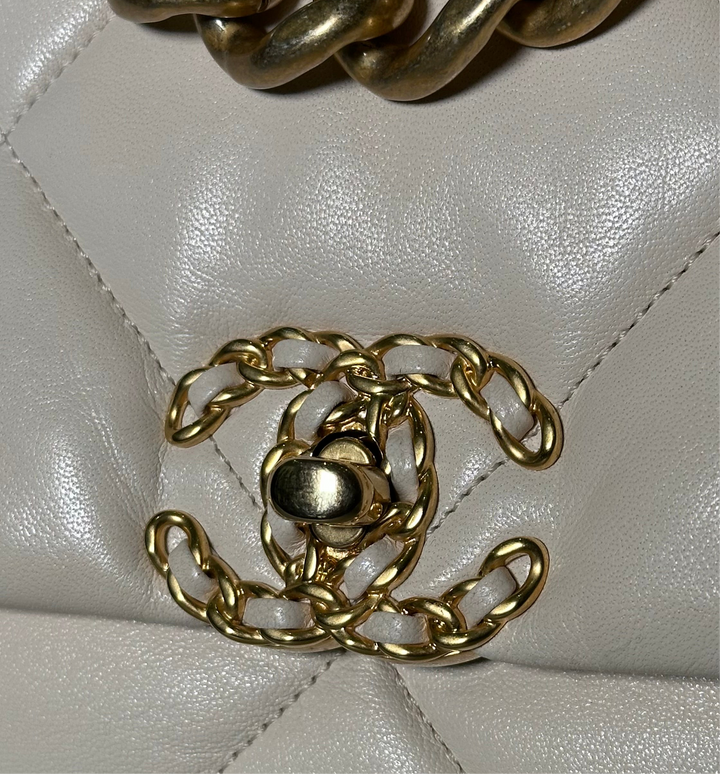 Chanel Tasche 19 Leder Beige Hardware Silber Gold