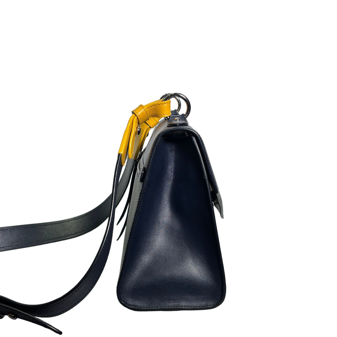 Prada Tasche 97 Crossbody Logo Leder Monochrome Saffiano Leder Naviblau Gelbe Details Hardware Silber