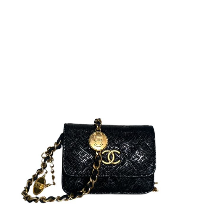 Chanel Tasche Mini Caviar Leder Schwarz mit CC Logo Gold und Kettenriemen mit Münzen