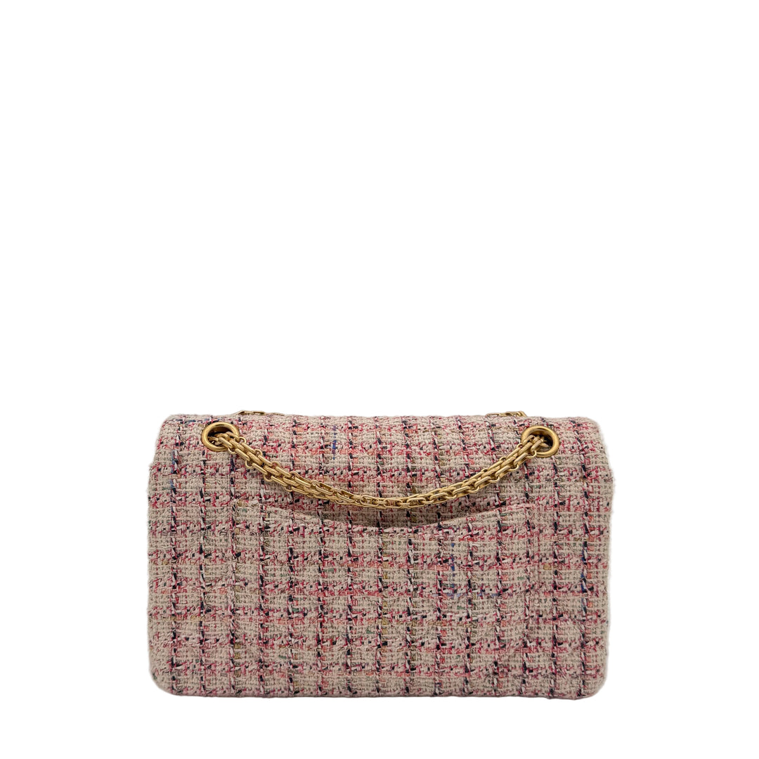 Chanel Tasche 2.55 Medium Tweed
Stone Beige Blau Pink Hardware Gold
ID = 2020