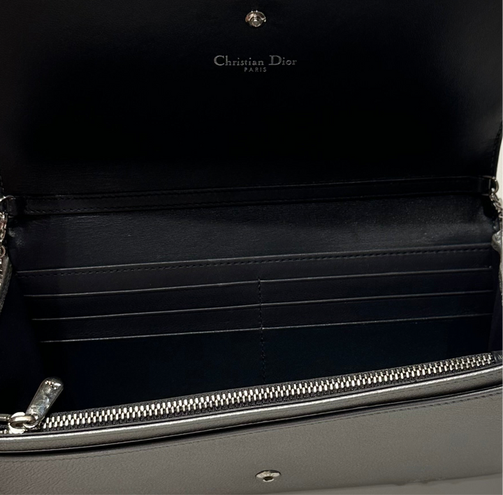 Christian Dior Clutch Diorama WOC Silber HW Silber mit Schulterkette