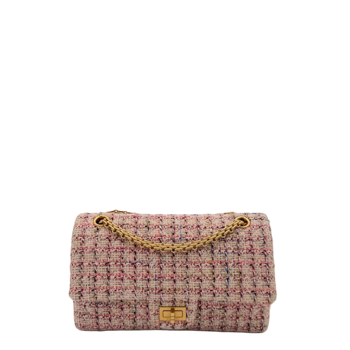 Chanel Tasche 2.55 Medium Tweed
Stone Beige Blau Pink Hardware Gold
ID = 2020
