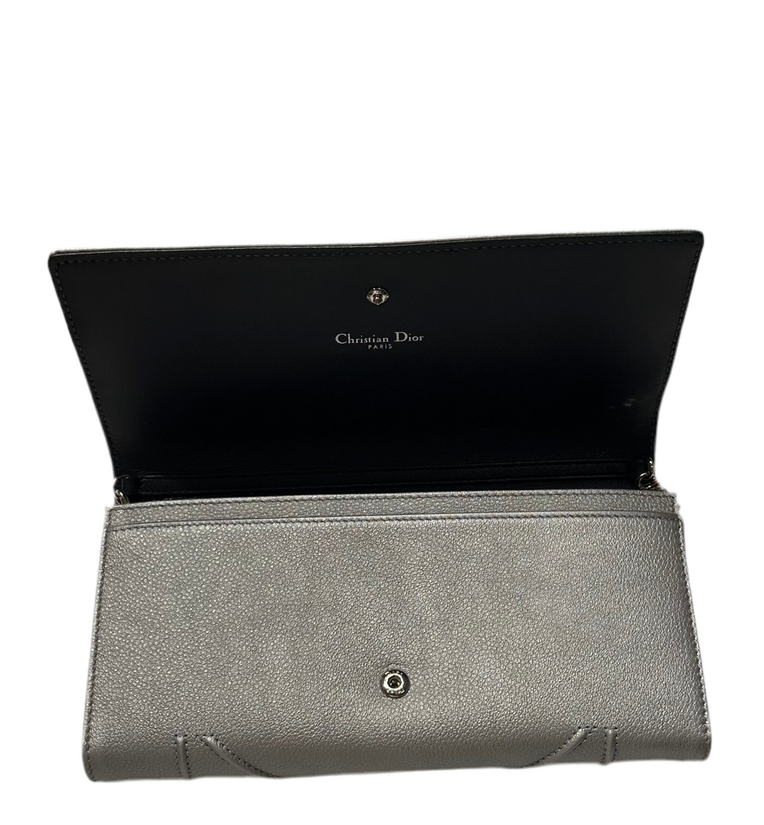 Christian Dior Clutch Diorama WOC Silber HW Silber mit Schulterkette