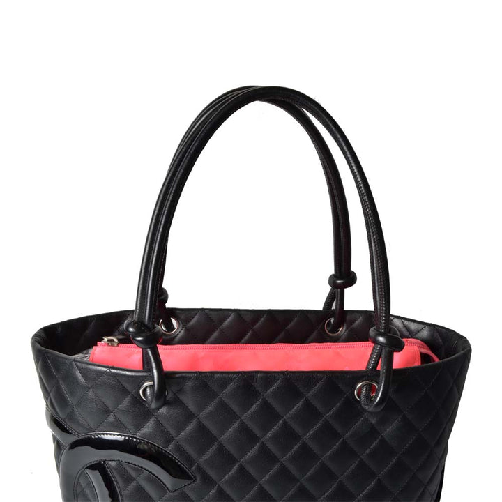 Chanel Shopper gestepptes quilted Leder leather black Schwarz CC Logo vorne innen Pink lining