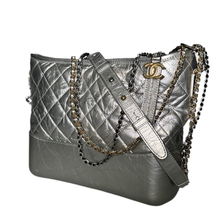 Chanel Tasche Gabrielle Vintage  Nappa Leder Silber Hardware Silber Gold Schrägbild ewa lagan secondhand frankfurt