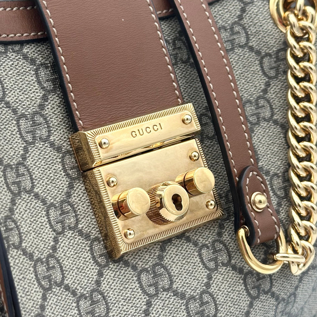 Gucci Tasche Padlock Medium Shoulder Bag Canvas Monogram Leder Cognac Schultergurt mit Goldkettendetail