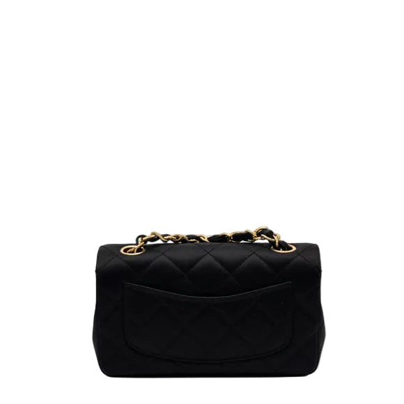 Chanel Tasche Timeless Mini
Square Flap Satin Schwarz mit CC Logo Kettengurt Gold