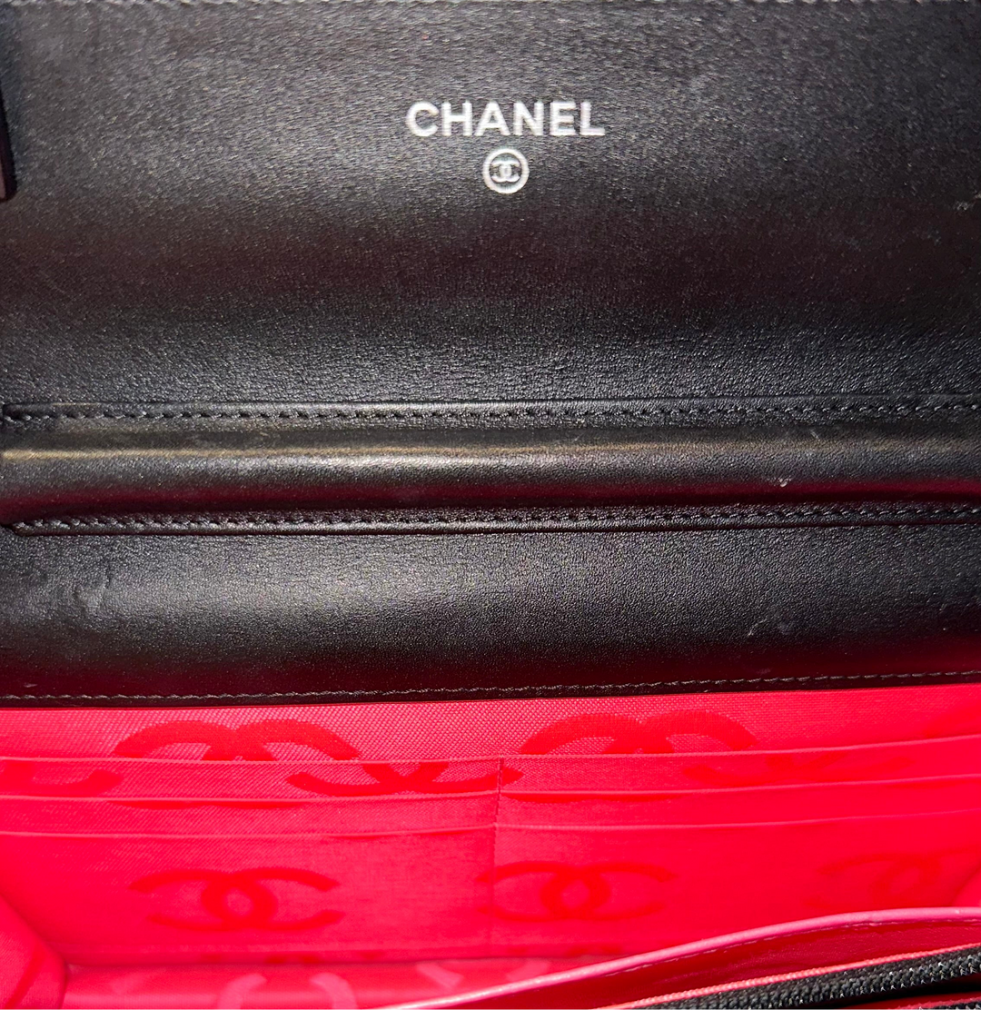Chanel WOC Cambon Schwarz Nappa Leder Lack innen Pink Hardware Silber