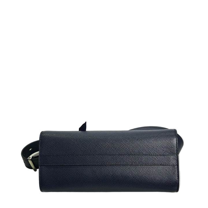 Prada Tasche 97 Crossbody Logo Leder Monochrome Saffiano Leder Naviblau Gelbe Details Hardware Silber