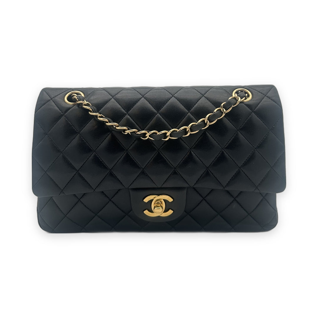 Chanel Timeless 11.12 Nappa Leder Schwarz Hardware Gold, Vorderseite