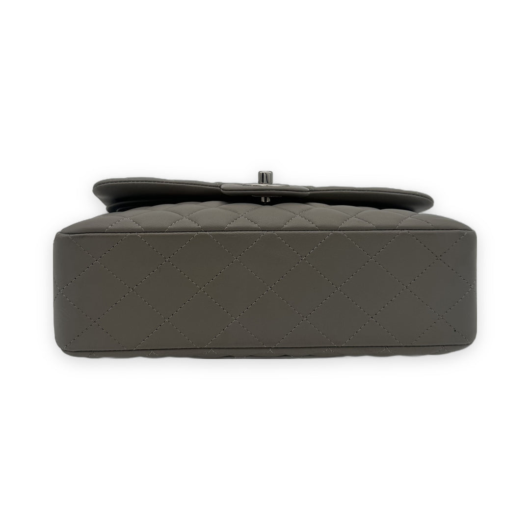 Chanel Timeless Classic Flap Leder Grau Hardware Silber, Boden