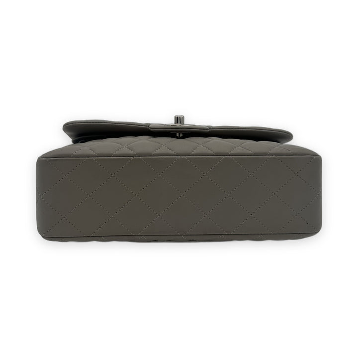 Chanel Timeless Classic Flap Leder Grau Hardware Silber, Boden