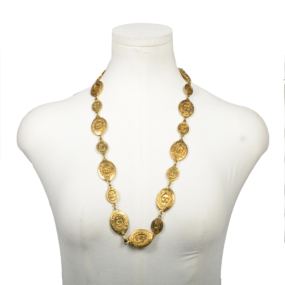 ewa lagan - Chanel Necklace Kette Gold Medallion CC Vintage