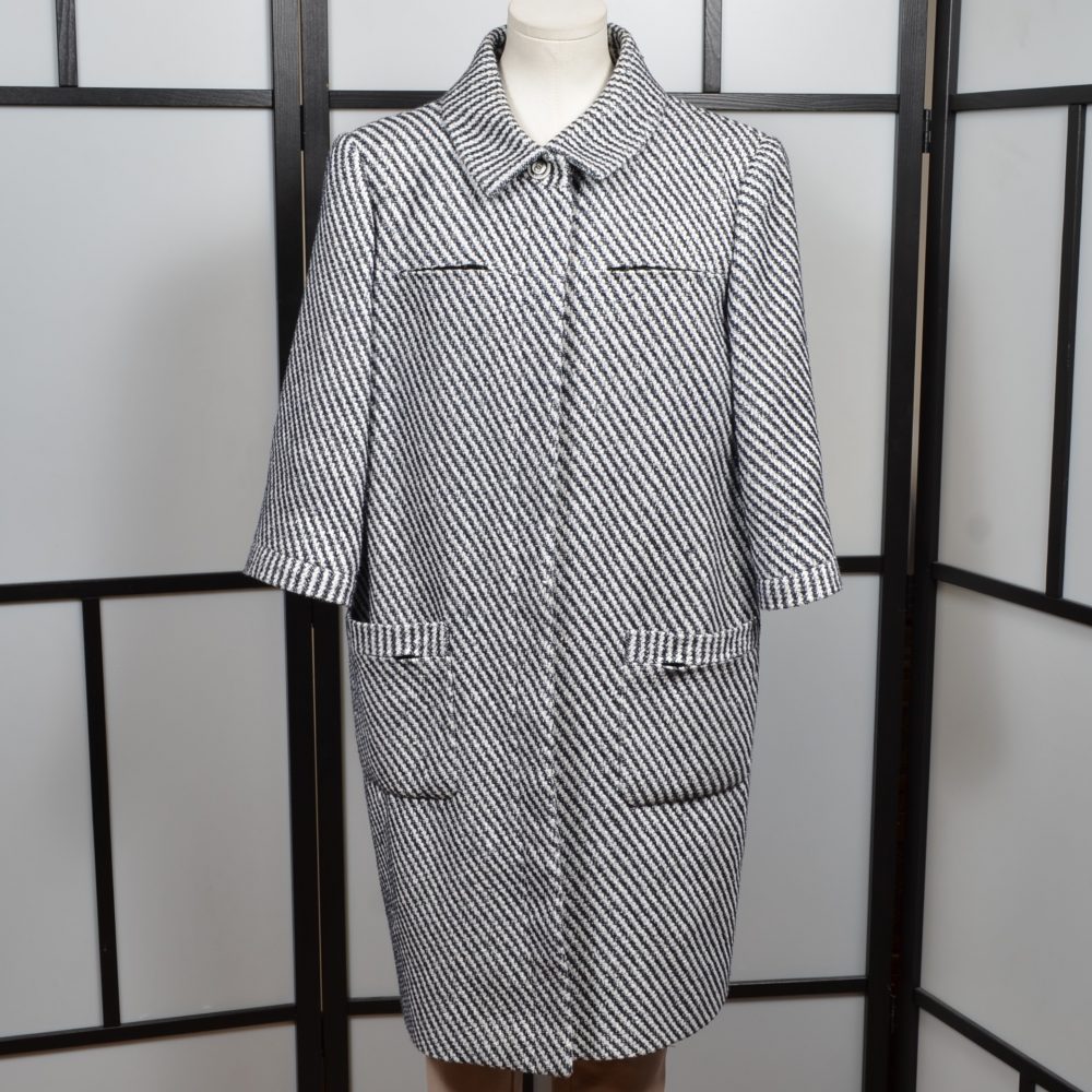 Coat Chanel White size 44 FR in Cotton - 24356335